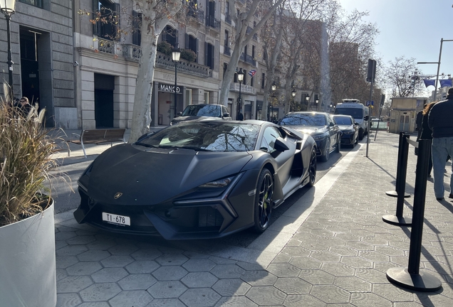 Lamborghini Revuelto