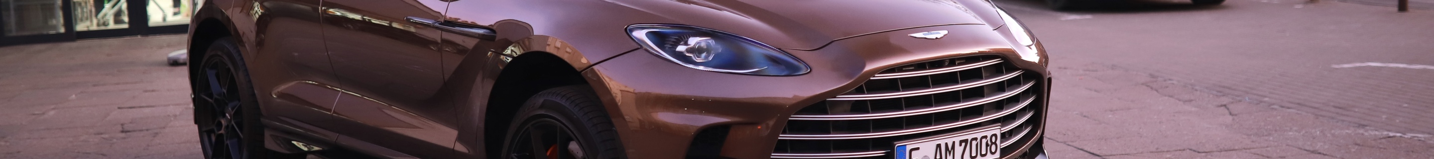 Aston Martin DBX707