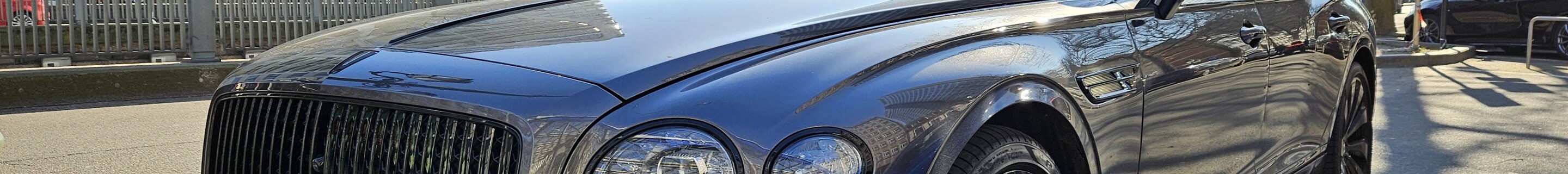 Bentley Flying Spur V8 Azure