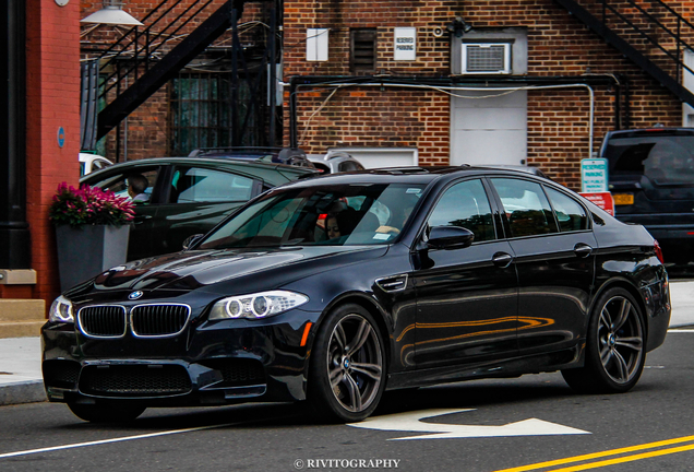 BMW M5 F10 2011