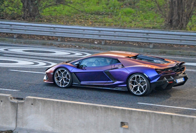 Lamborghini Revuelto