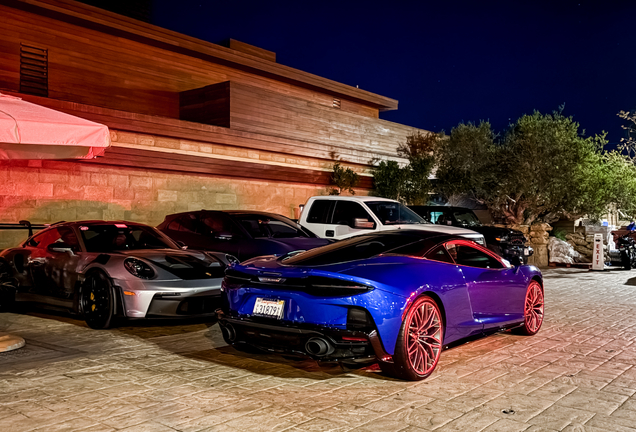 McLaren GT