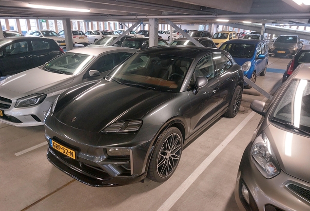 Porsche Macan EV Turbo