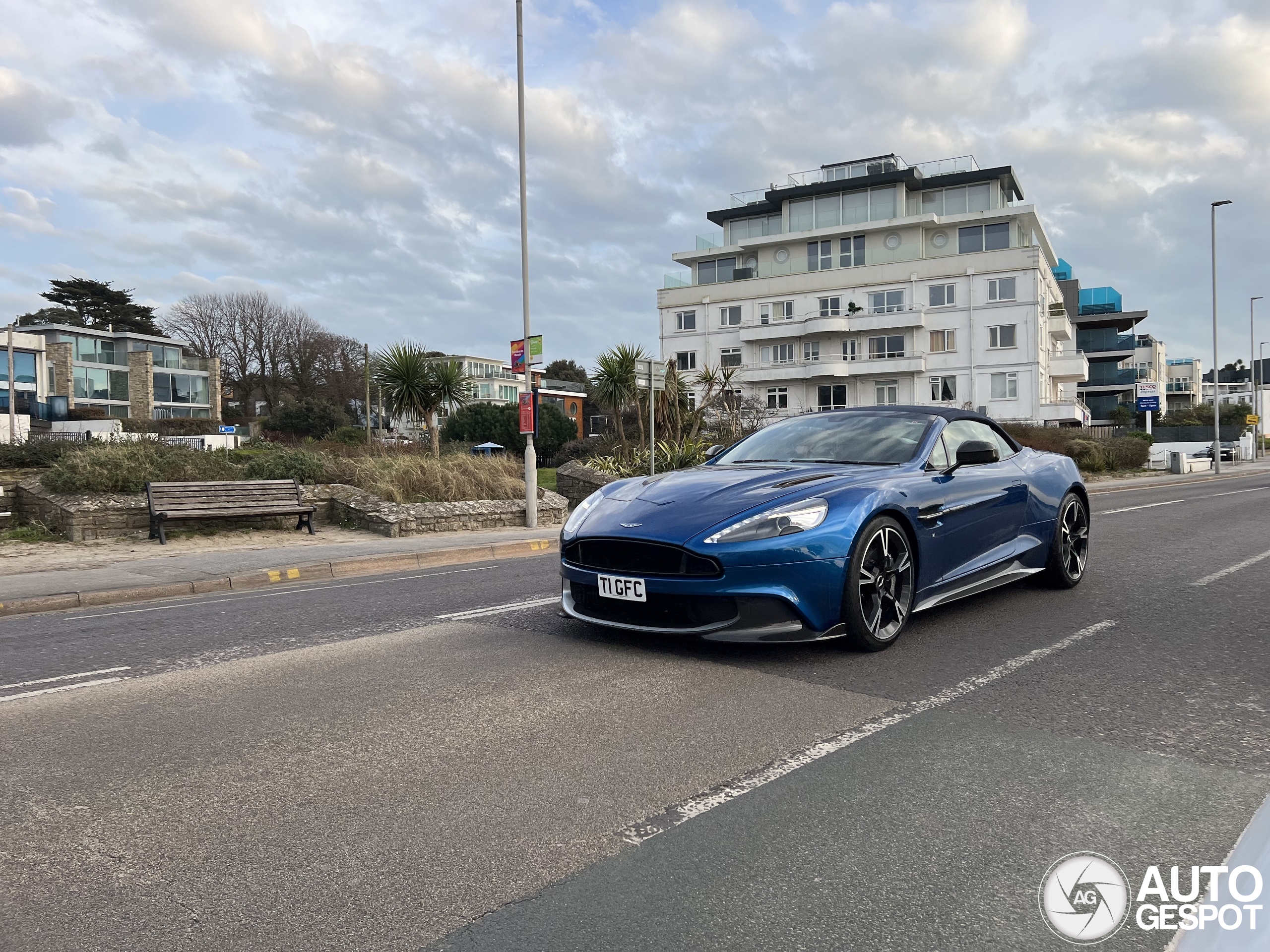 Aston Martin Vanquish S Volante 2017