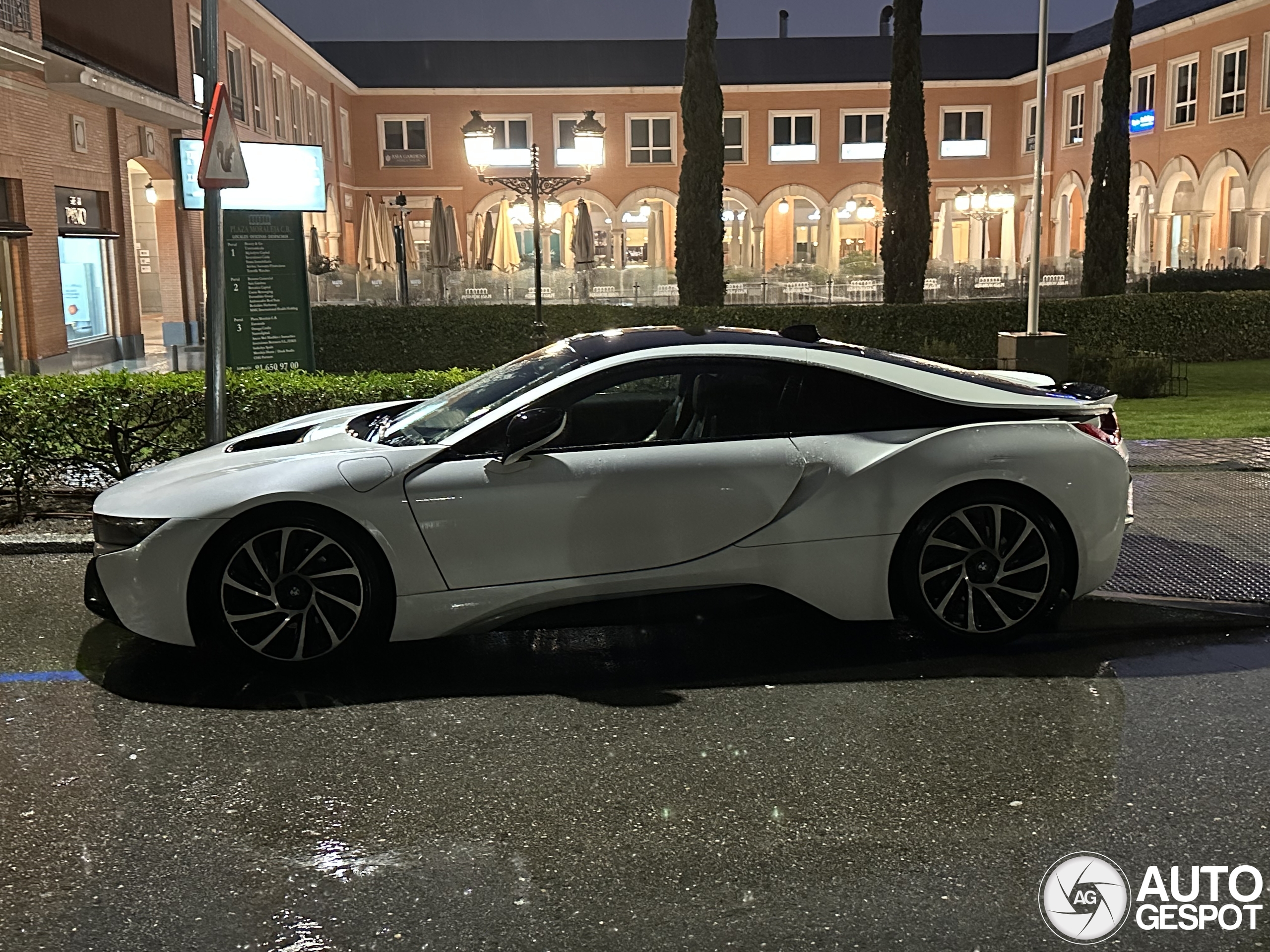BMW i8
