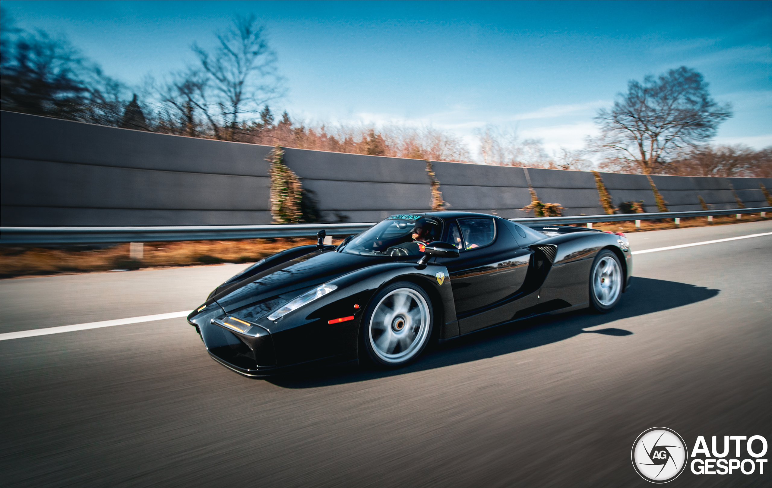 Seeing black: A stunning Ferrari Enzo caught in action