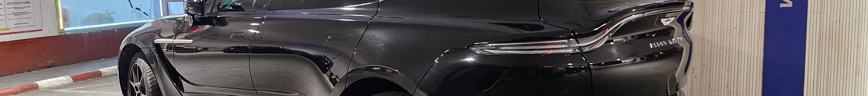 Aston Martin DBX