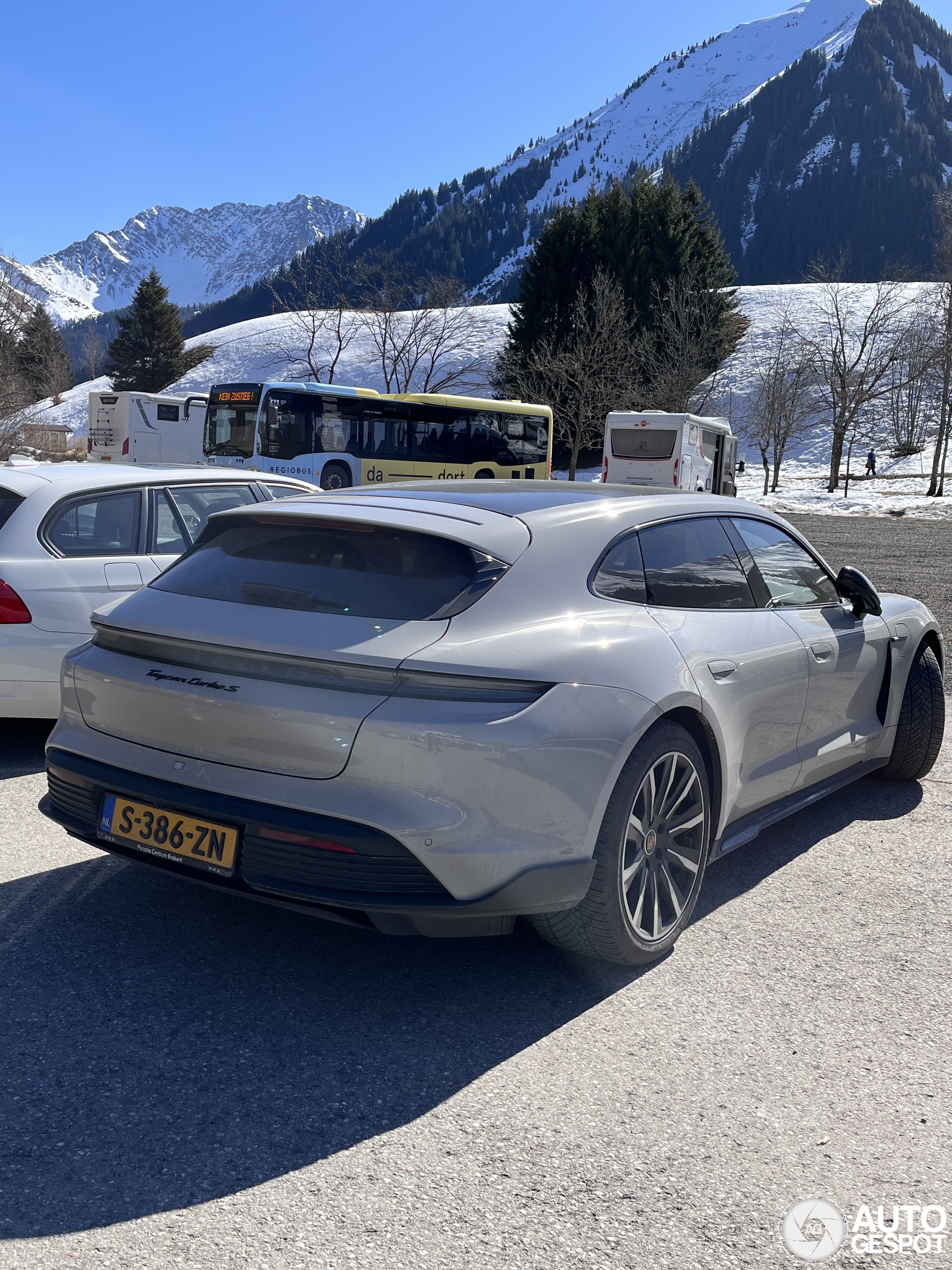 Porsche Taycan Turbo S Sport Turismo