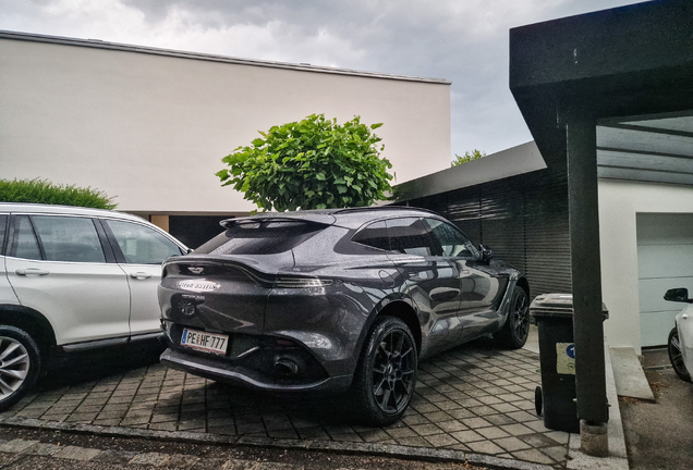 Aston Martin DBX