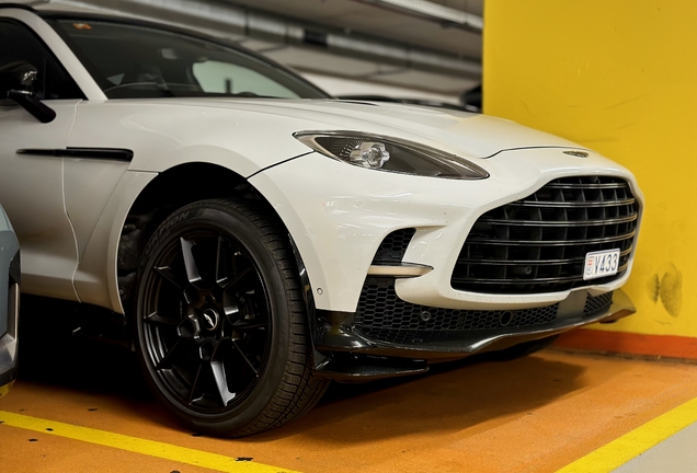 Aston Martin DBX707
