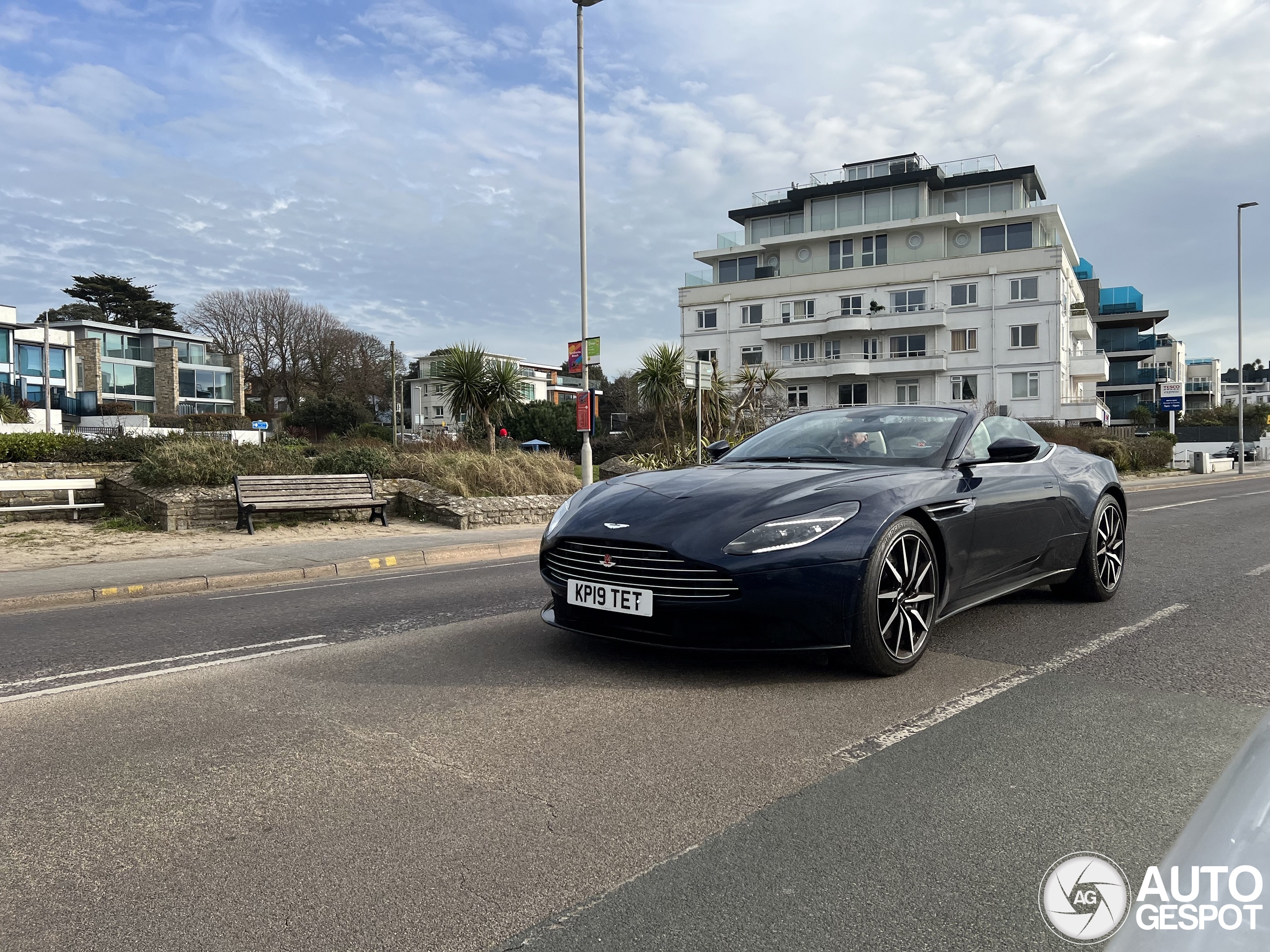 Aston Martin DB11 V8 Volante