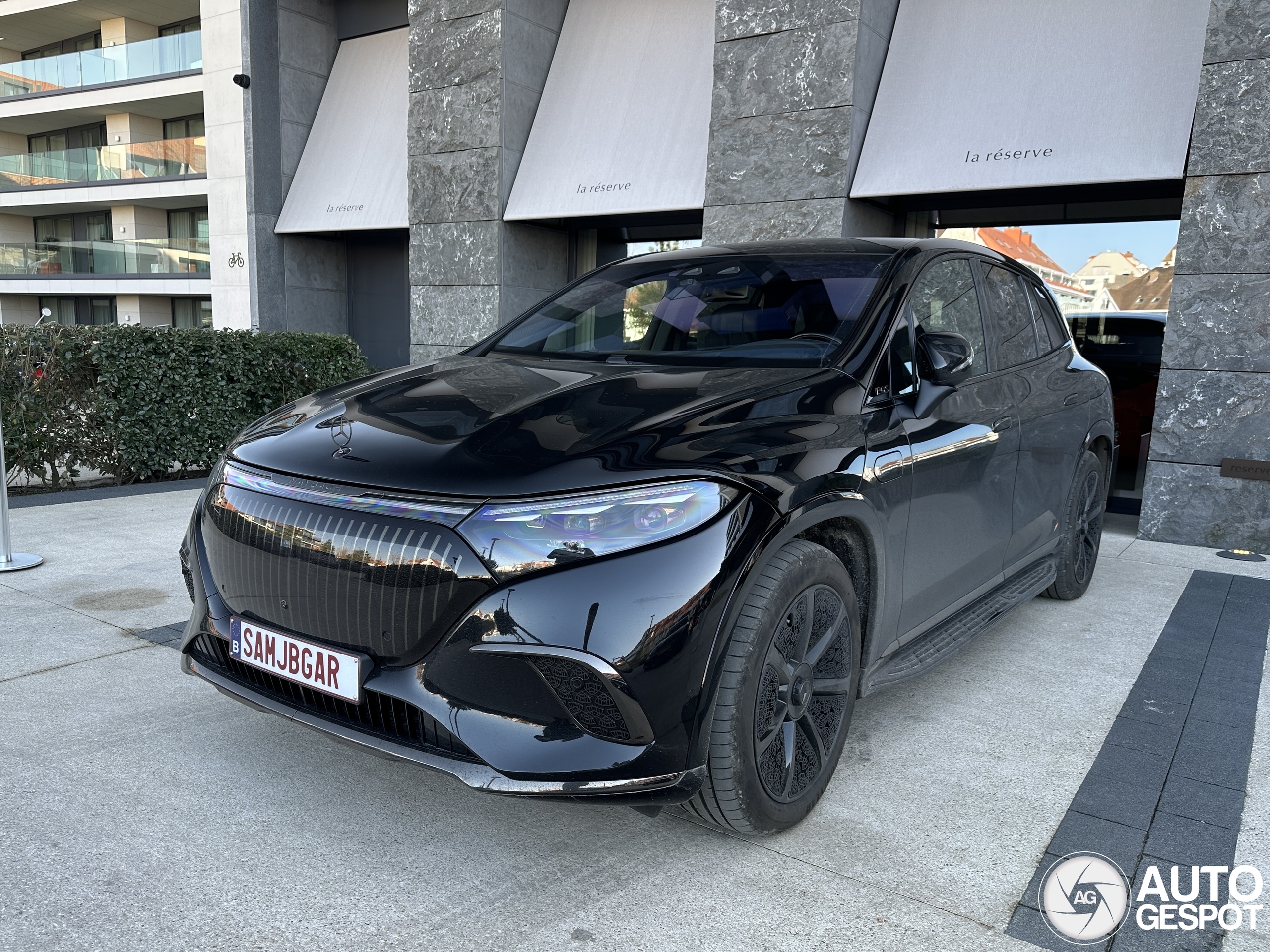 Mercedes-Maybach EQS 680 SUV Night Series