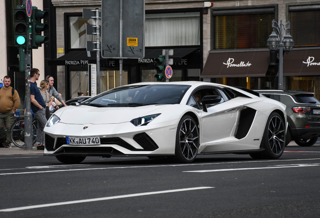 Lamborghini Aventador S LP740-4