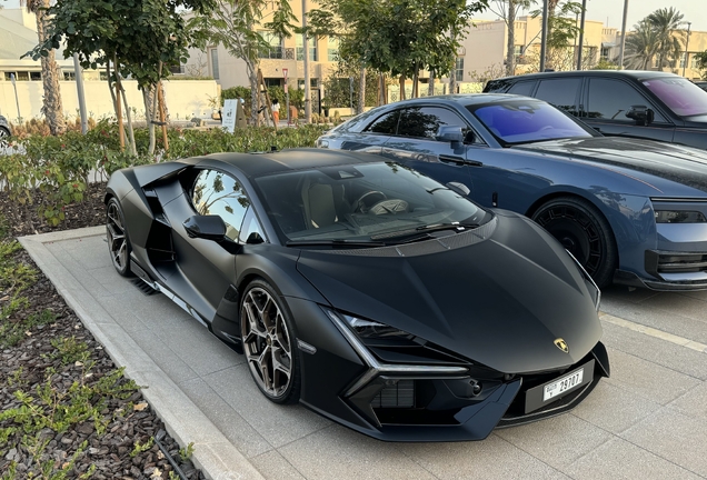 Lamborghini Revuelto