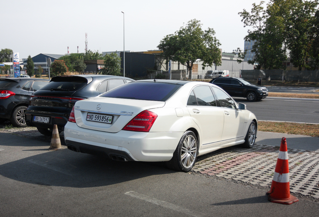 Mercedes-Benz S 63 AMG W221
