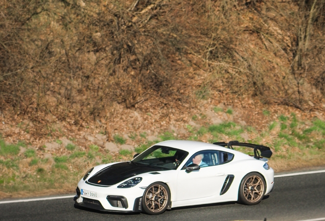 Porsche 718 Cayman GT4 RS Weissach Package