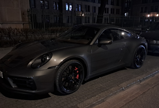 Porsche 992 Carrera 4 GTS