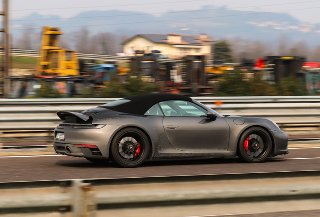Porsche 992 Carrera 4 GTS Cabriolet