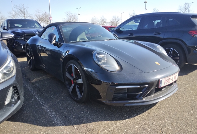 Porsche 992 Carrera 4S Cabriolet