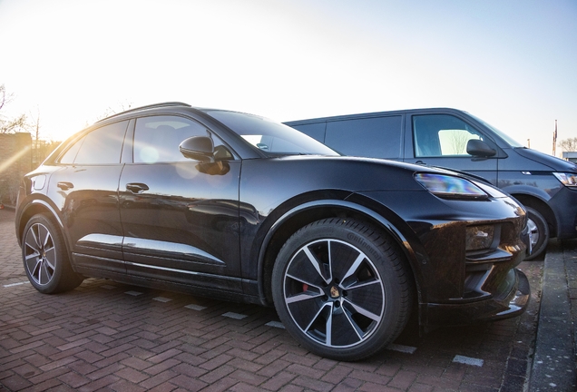 Porsche Macan EV Turbo