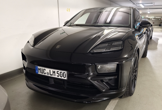Porsche Macan EV Turbo