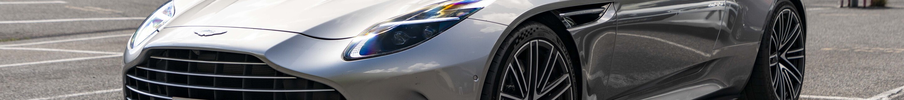 Aston Martin DB12 Volante