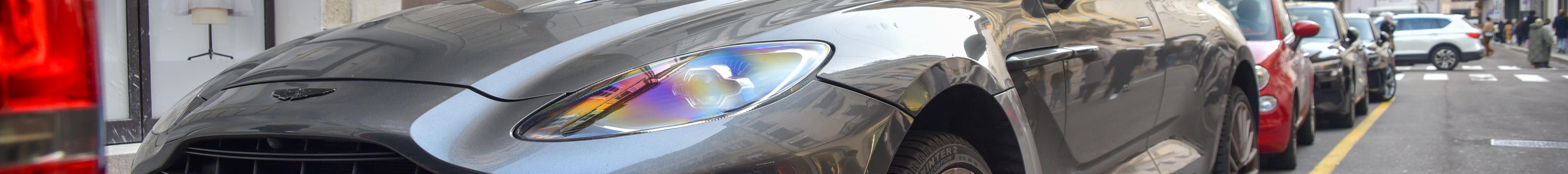 Aston Martin DBX707