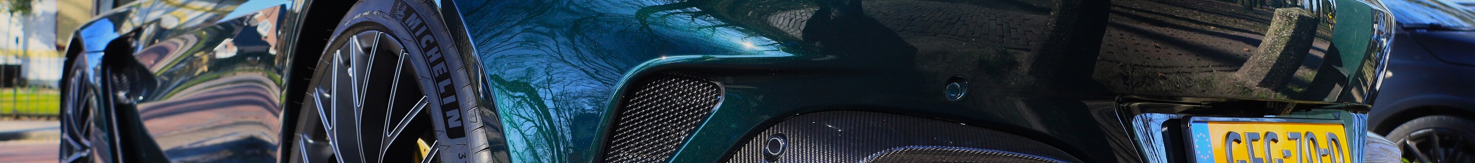 Aston Martin V12 Vantage Roadster 2023