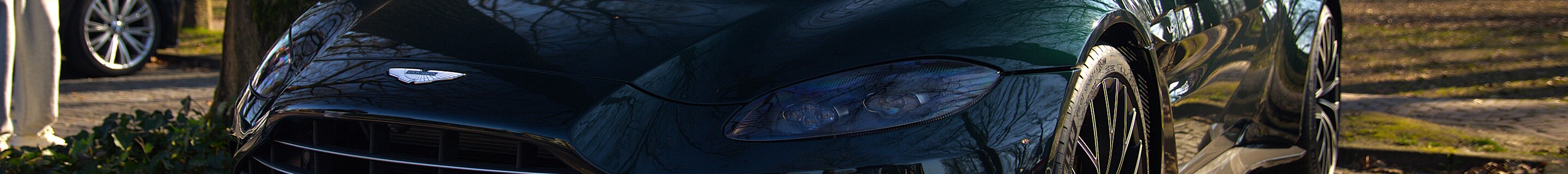 Aston Martin V12 Vantage Roadster 2023
