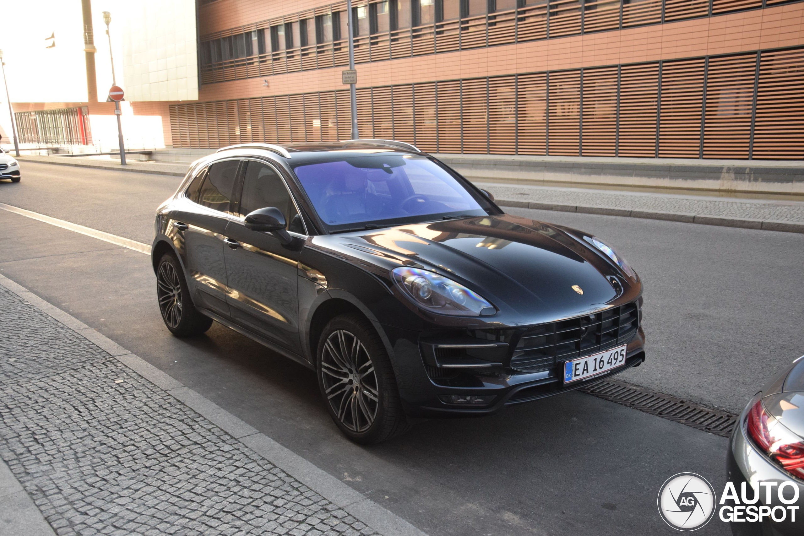 Porsche 95B Macan Turbo