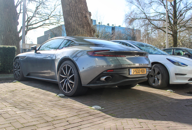 Aston Martin DB11