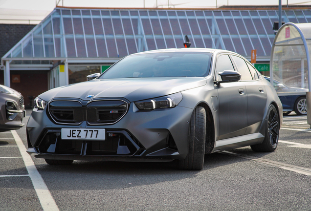 BMW M5 G90