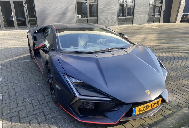 Lamborghini Revuelto