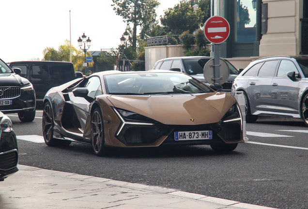 Lamborghini Revuelto
