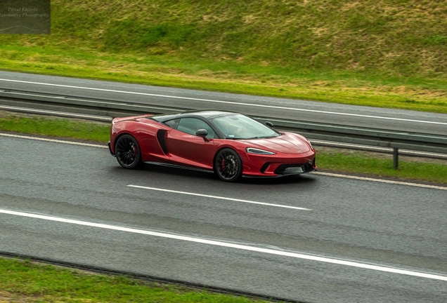 McLaren GT