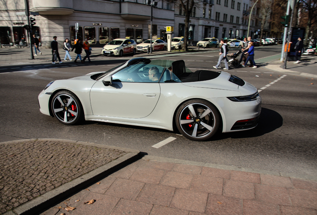 Porsche 992 Carrera 4S Cabriolet