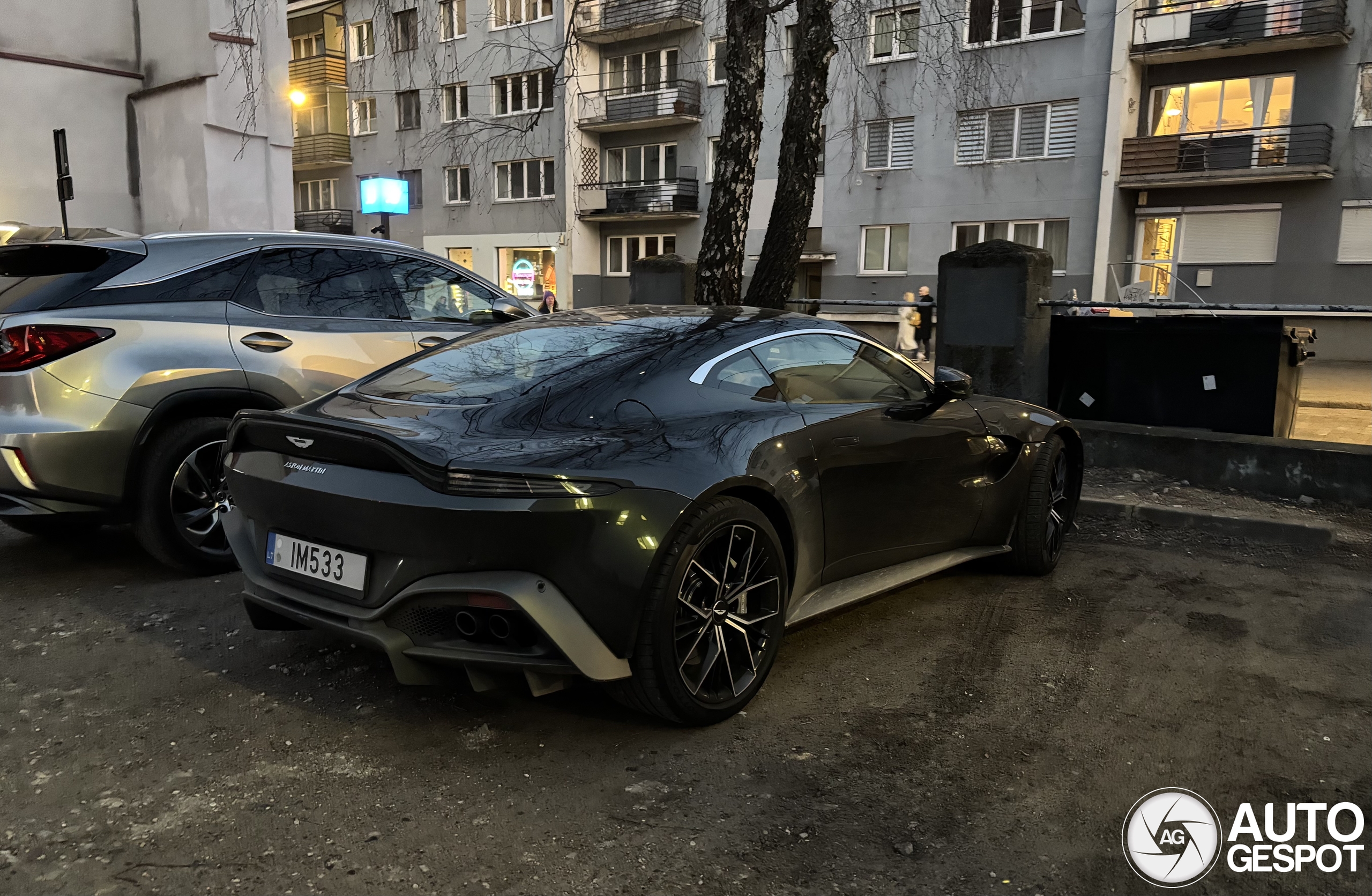 Aston Martin V8 Vantage 2018