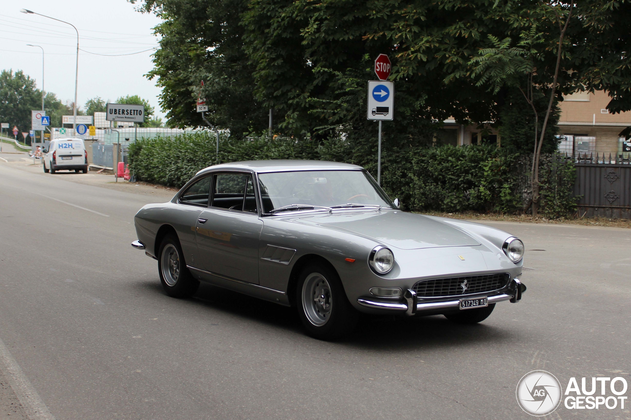Ferrari 330 GT 2+2 Series II