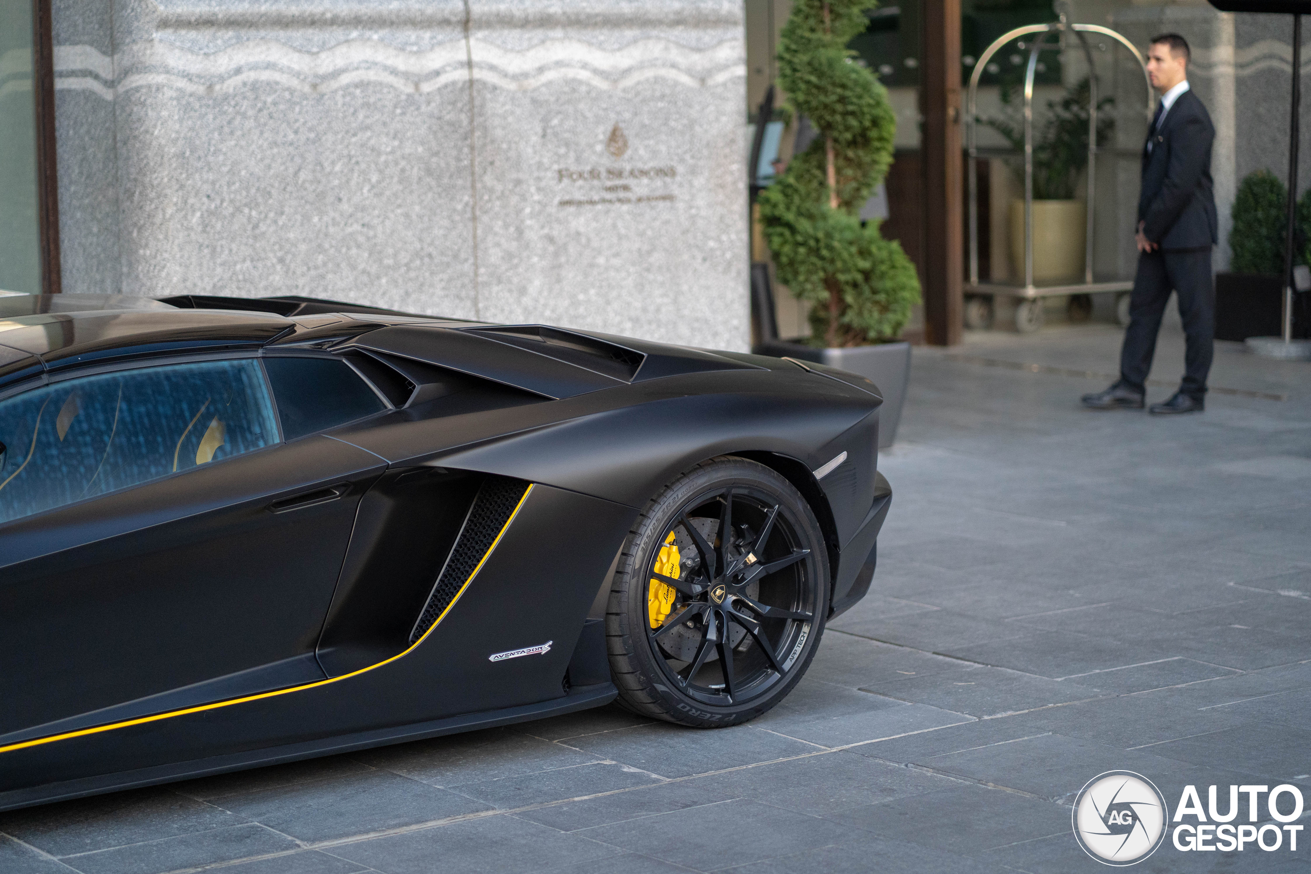 Lamborghini Aventador S LP740-4 Roadster