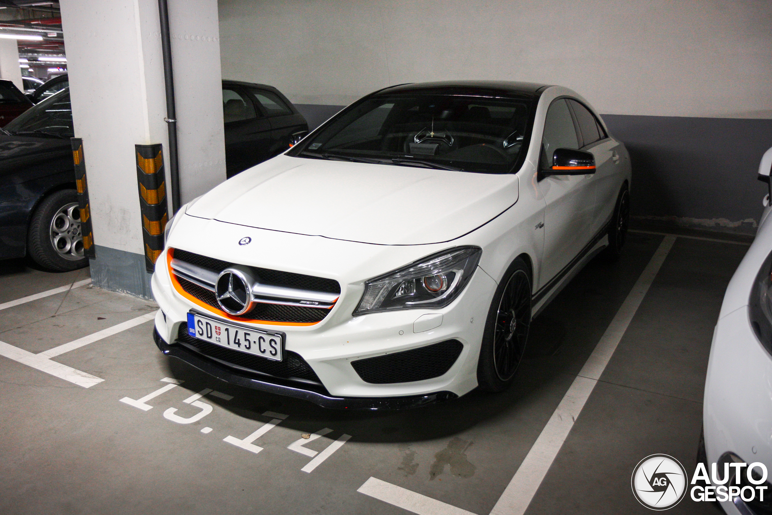Mercedes-Benz CLA 45 AMG OrangeArt Edition C117