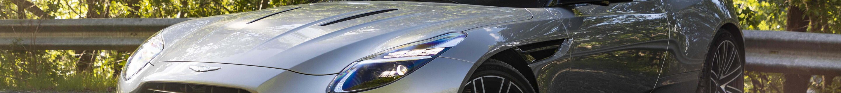 Aston Martin DB12 Volante