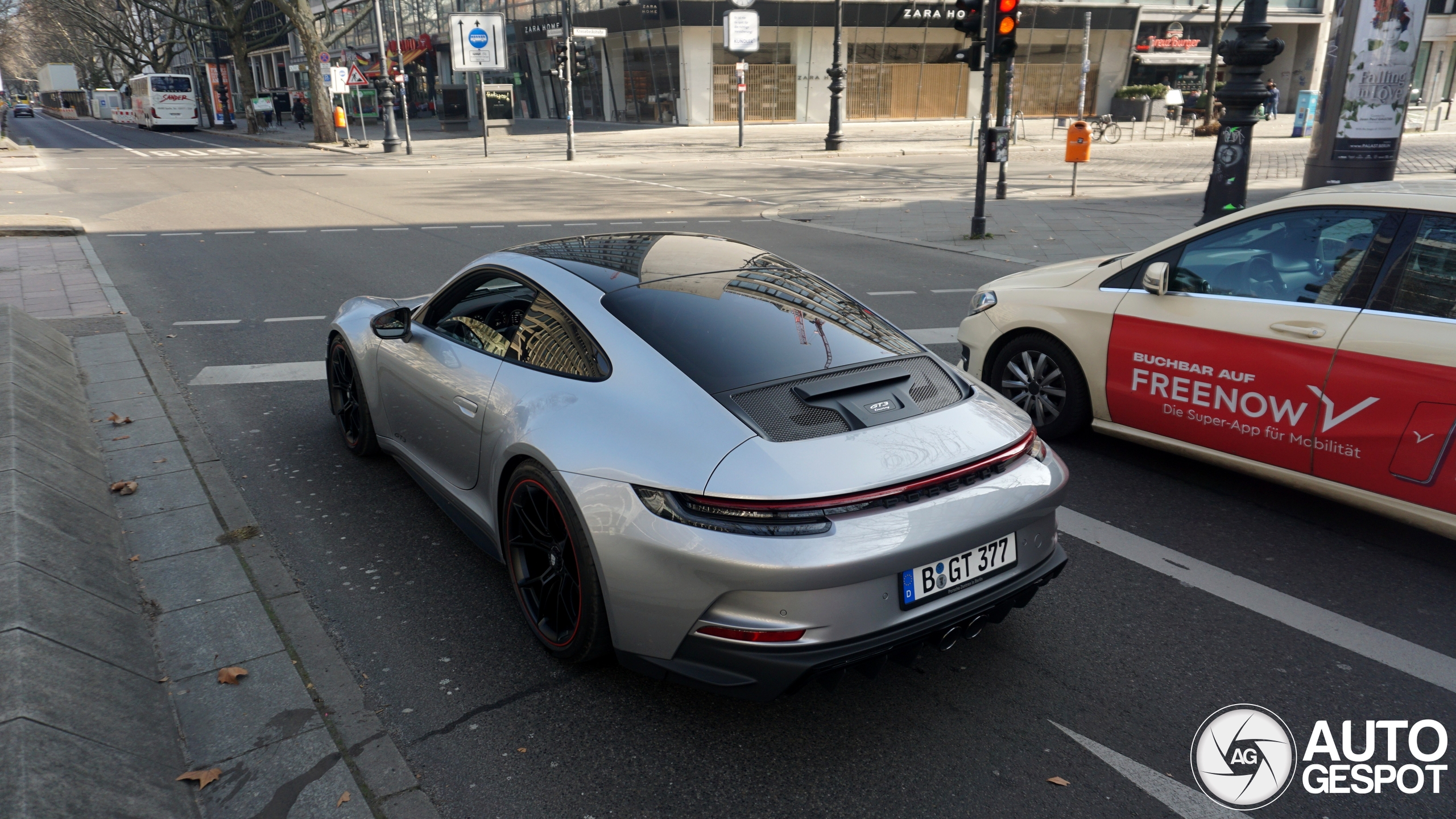 Porsche 992 GT3 Touring