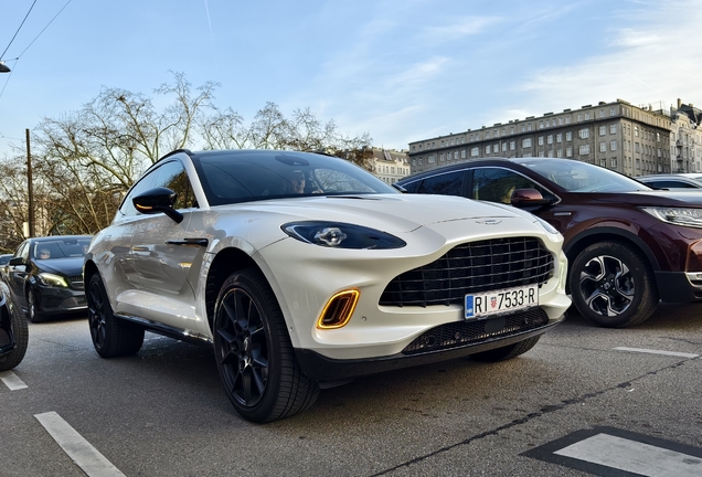 Aston Martin DBX