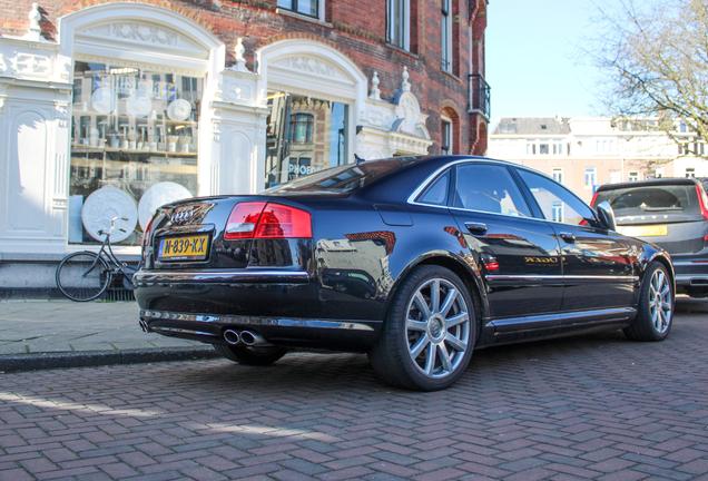Audi S8 D3