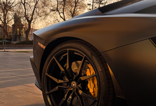 Lamborghini Aventador S LP740-4 Roadster