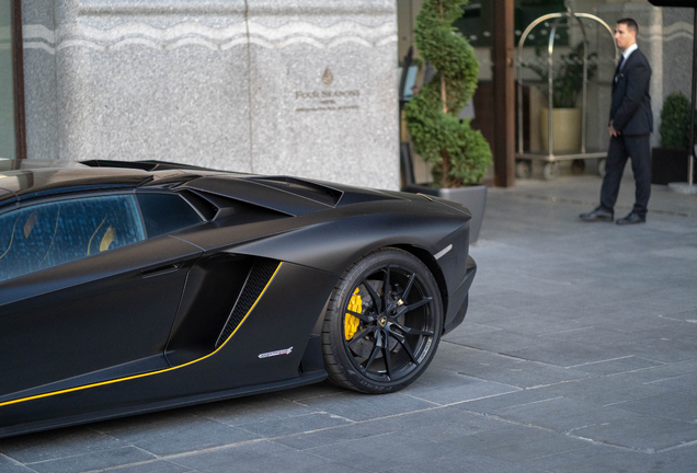 Lamborghini Aventador S LP740-4 Roadster