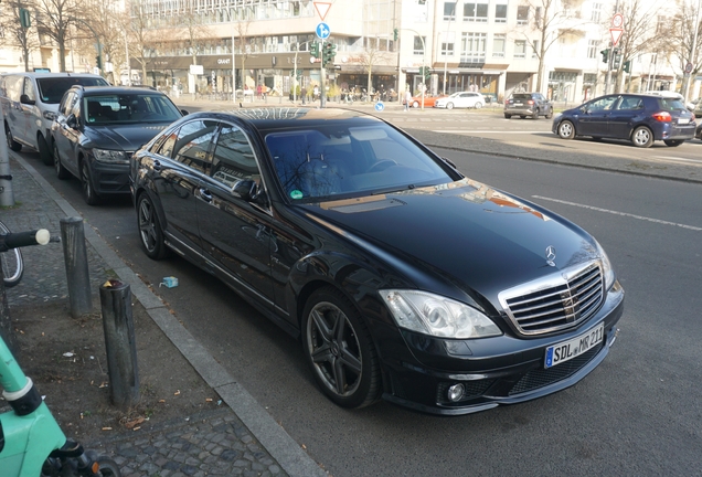 Mercedes-Benz S 65 AMG V221