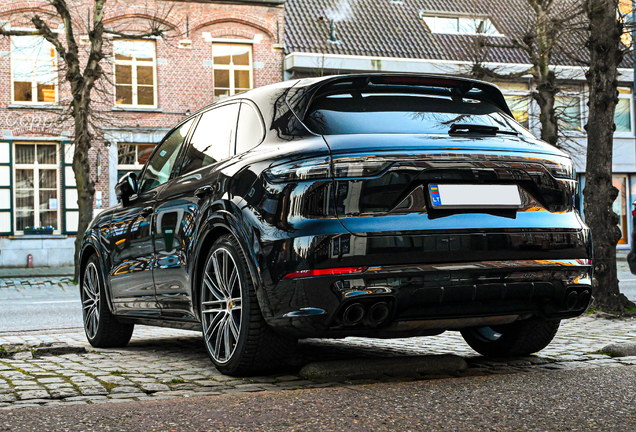 Porsche 9YA Cayenne GTS