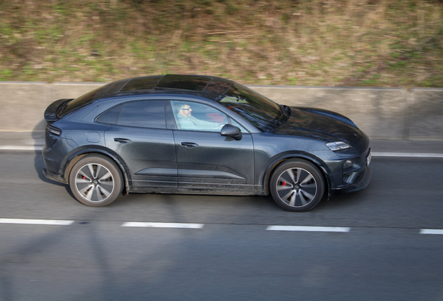 Porsche Macan EV Turbo