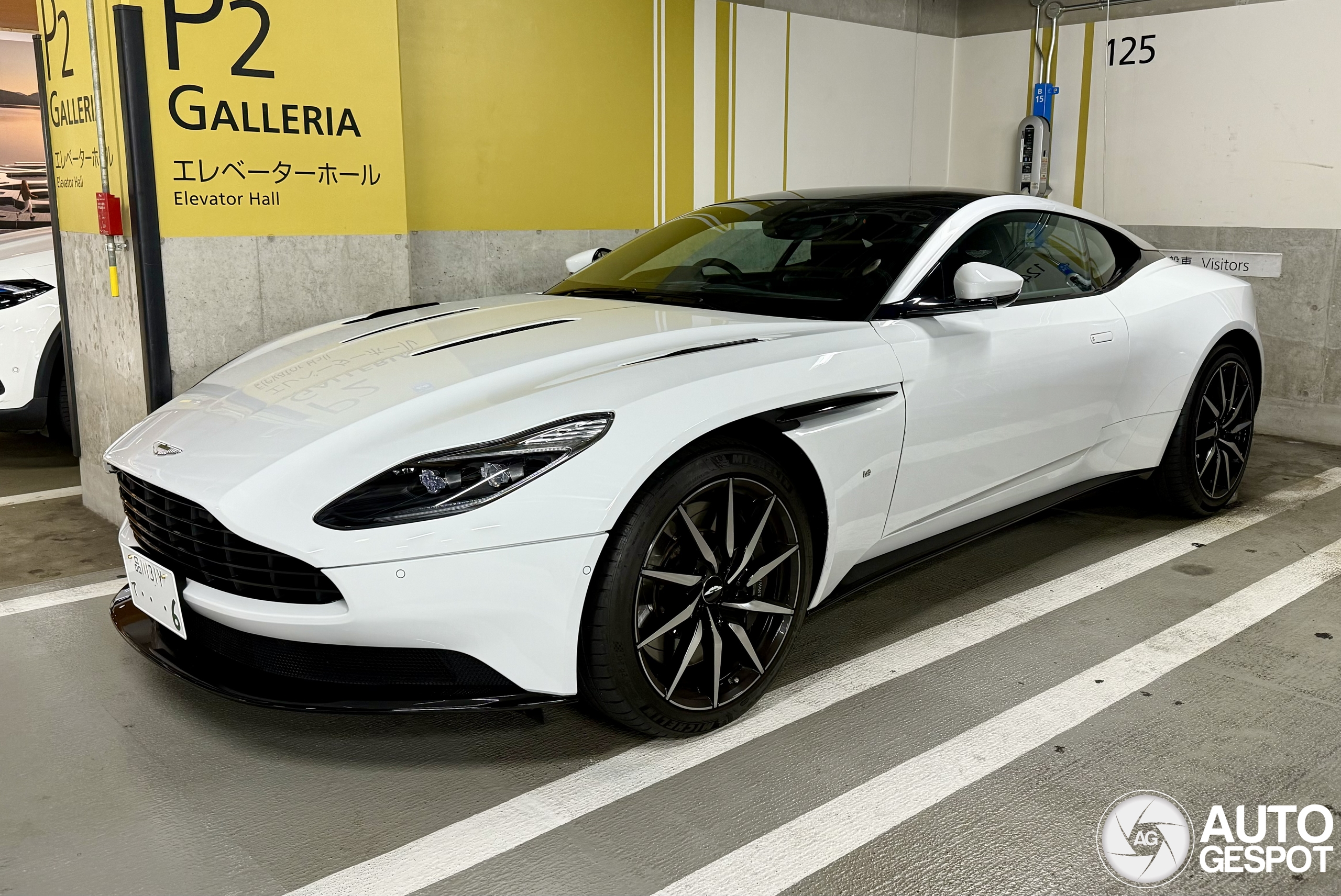 Aston Martin DB11